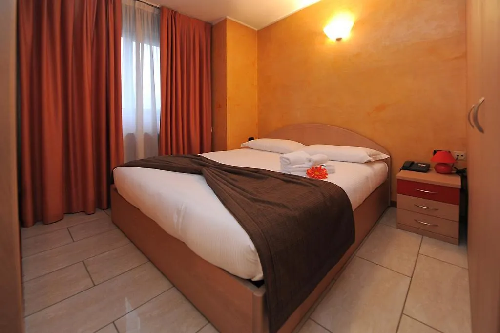 سستو سان جوفاني Cp Residence Hotel 3*, سستو سان جوفاني